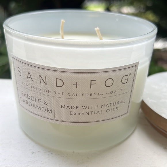 Saddle & Cardamon Scented Candle - Picture 5 of 10